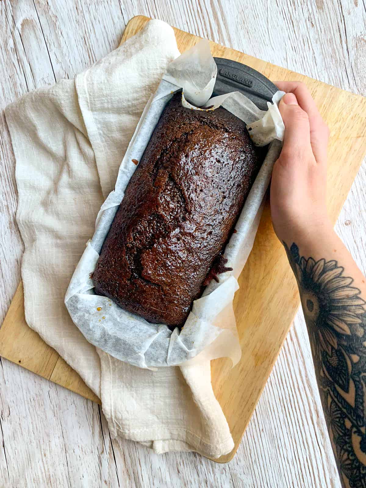 Vegan Ginger Cake: A must-try vegan ginger cake recipe. This sticky jamaican gingerbread cake is the perfect vegan loaf cake suitable for a plant-based diet. This ginger cake is egg and dairy-free, and one of my all-time favorite vegan baking recipes.