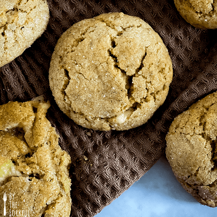 Vegan ginger cookies with white chocolate