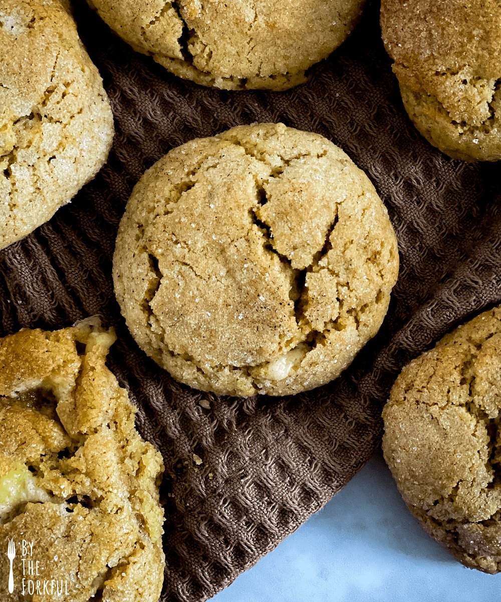 Vegan ginger cookies with white chocolate
